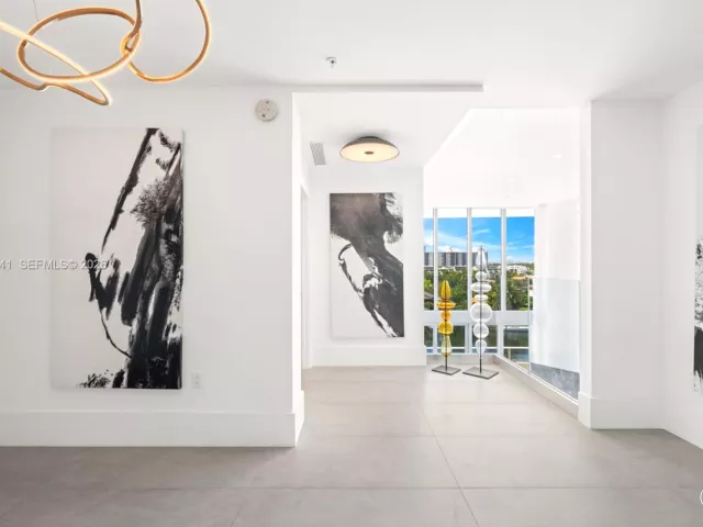 4-bedroom condo for sale in Sunny Isles Beach - 330 Sunny Isles Blvd 5-502 - MondialRealty
