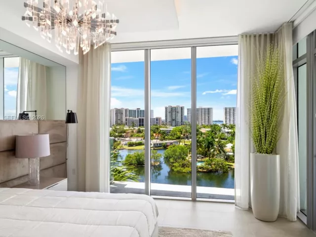 4-bedroom condo for sale in Sunny Isles Beach - 330 Sunny Isles Blvd 5-502 - MondialRealty