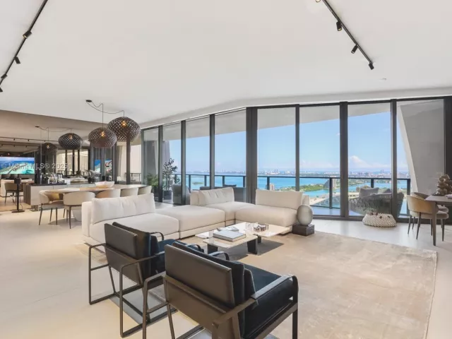 4-bedroom condo for sale in Miami - 1000 Biscayne Blvd 3502 - MondialRealty