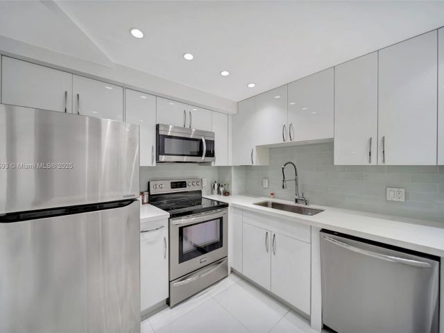 2-bedroom condo for rent in Hallandale Beach - 1950 S Ocean Dr 7G - MondialRealty