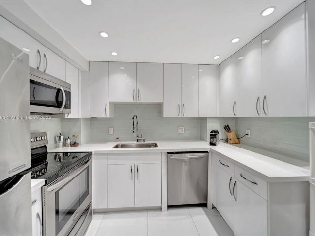 2-bedroom condo for rent in Hallandale Beach - 1950 S Ocean Dr 7G - MondialRealty