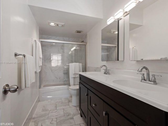 2-bedroom condo for rent in Hallandale Beach - 1950 S Ocean Dr 7G - MondialRealty