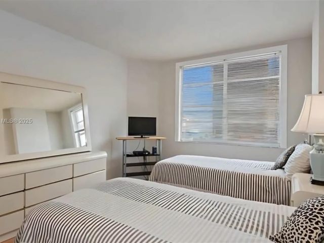 2-bedroom condo for rent in Hallandale Beach - 1950 S Ocean Dr 7G - MondialRealty