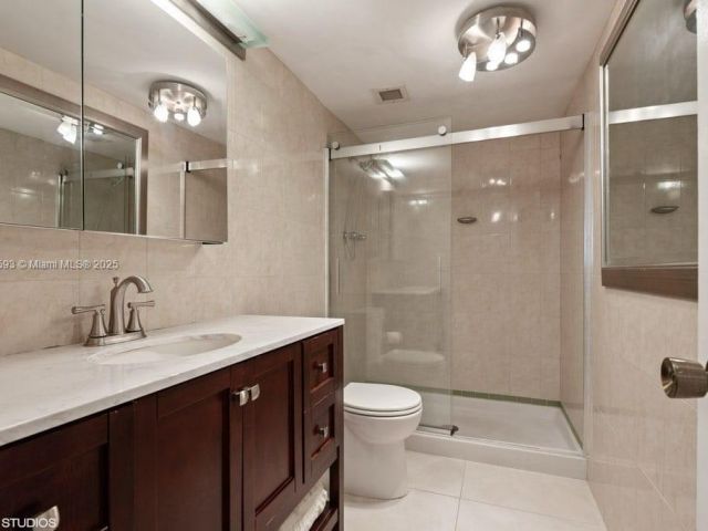 2-bedroom condo for rent in Hallandale Beach - 1950 S Ocean Dr 7G - MondialRealty