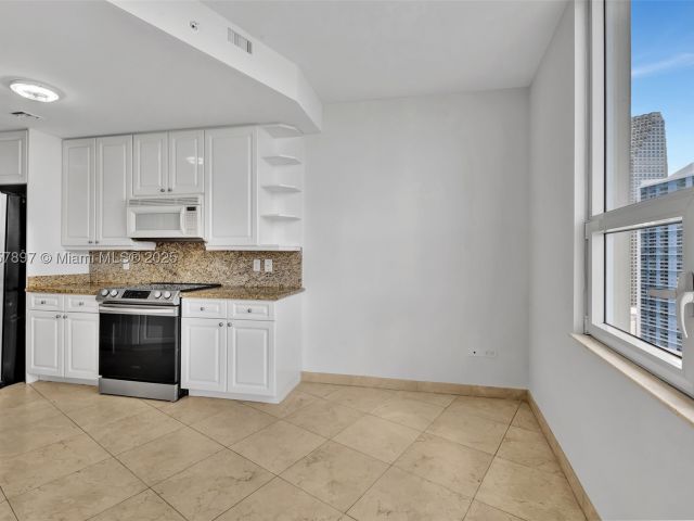 2-bedroom condo for rent in Miami - 848 Brickell Key Dr 2602 - MondialRealty