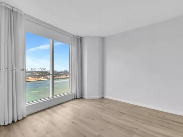 2-bedroom condo for rent in Miami - 848 Brickell Key Dr 2602 - MondialRealty