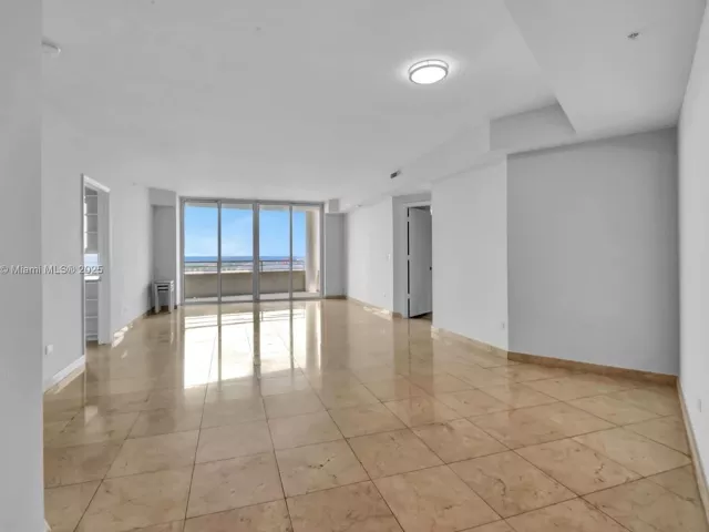 2-bedroom condo for rent in Miami - 848 Brickell Key Dr 2602 - MondialRealty