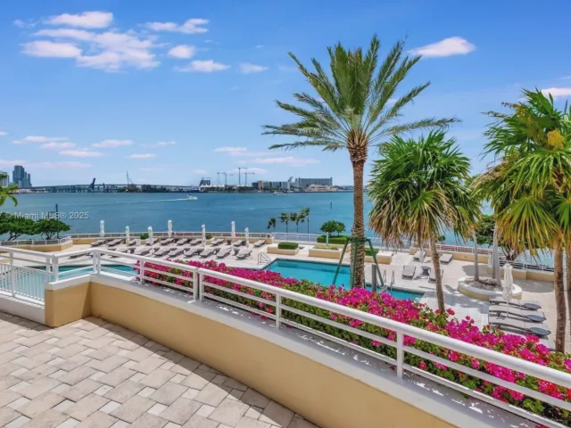 2-bedroom condo for rent in Miami - 848 Brickell Key Dr 2602 - MondialRealty