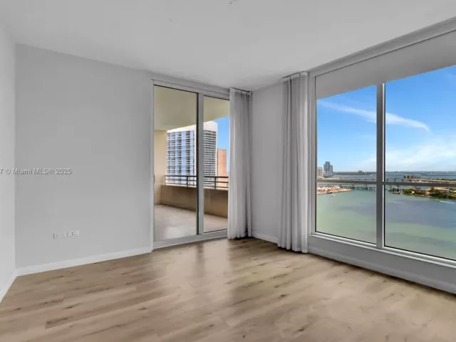 2-bedroom condo for rent in Miami - 848 Brickell Key Dr 2602 - MondialRealty