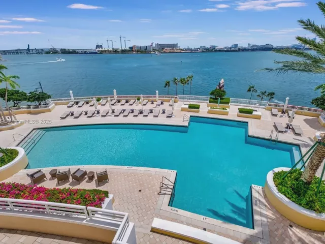2-bedroom condo for rent in Miami - 848 Brickell Key Dr 2602 - MondialRealty