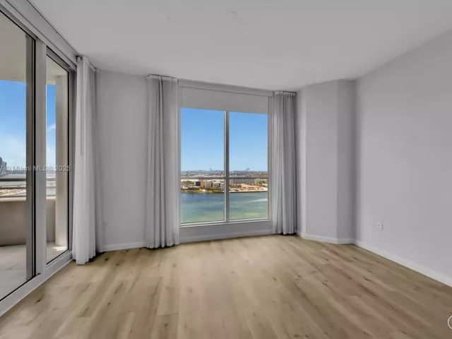 2-bedroom condo for rent in Miami - 848 Brickell Key Dr 2602 - MondialRealty