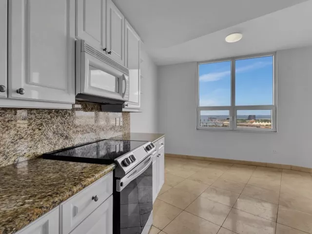 2-bedroom condo for rent in Miami - 848 Brickell Key Dr 2602 - MondialRealty