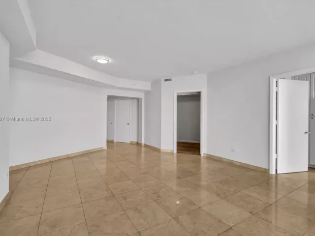 2-bedroom condo for rent in Miami - 848 Brickell Key Dr 2602 - MondialRealty