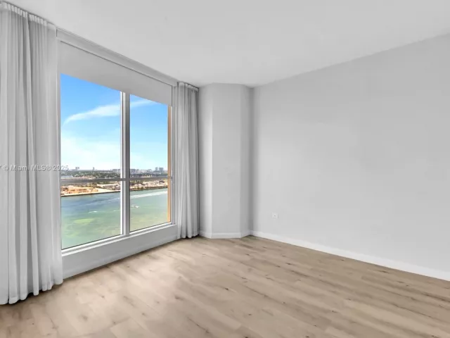 2-bedroom condo for rent in Miami - 848 Brickell Key Dr 2602 - MondialRealty