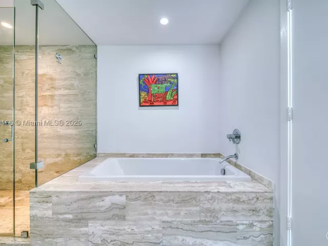 2-bedroom condo for sale in Miami - 2900 NE 7th Ave 405 - MondialRealty