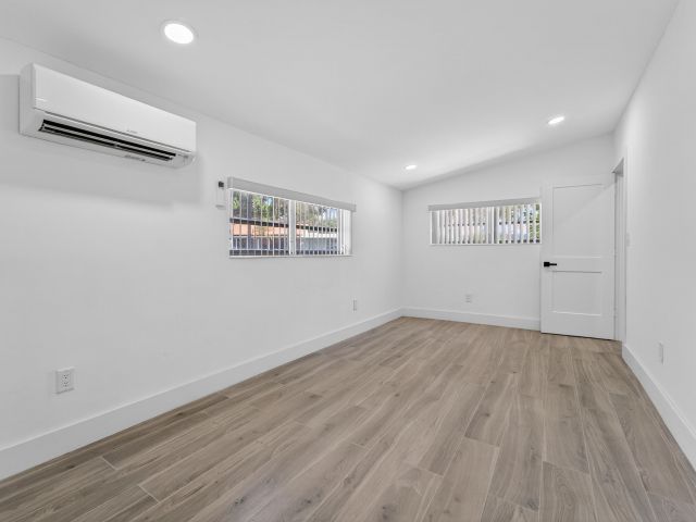 Home for rent at 326 191st Street - photo 6415304