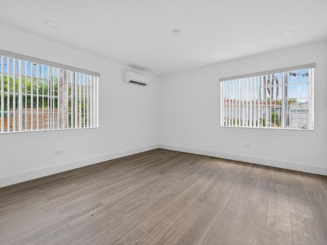 Home for rent at 326 191st Street - photo 6415307