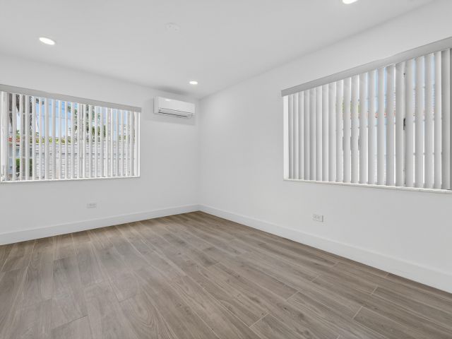 Home for rent at 326 191st Street - photo 6415310