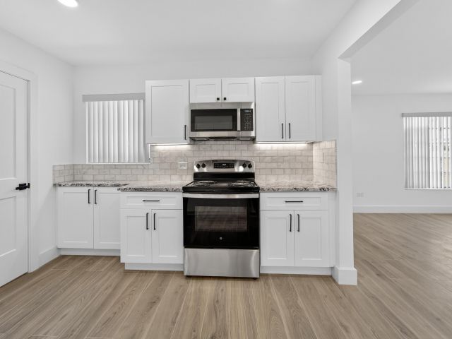 Home for rent at 326 191st Street - photo 6415313