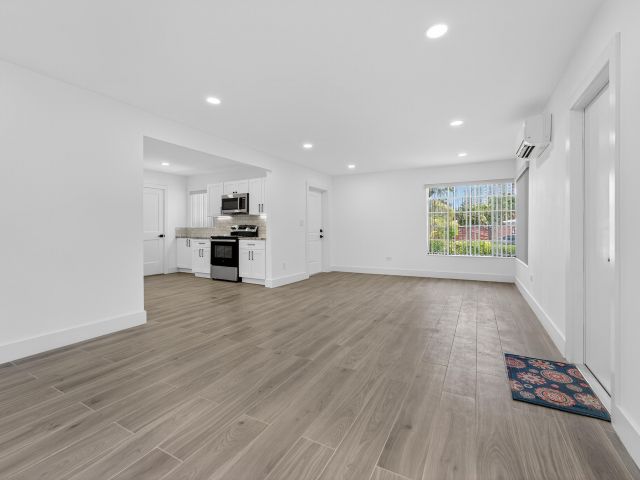 Home for rent at 326 191st Street - photo 6415314