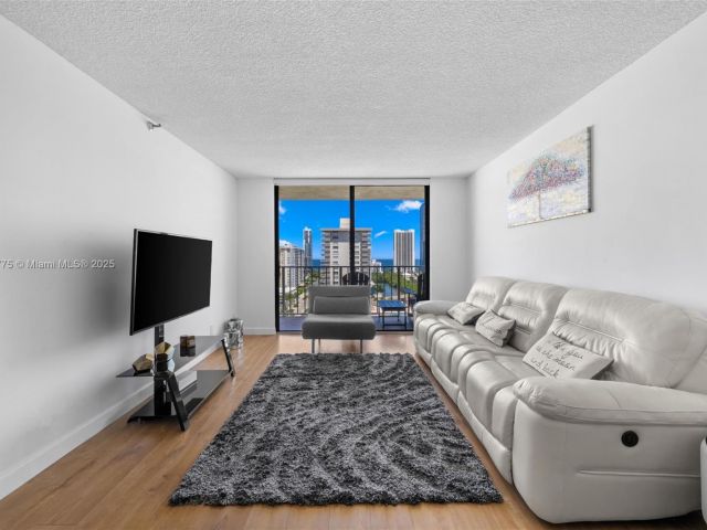 Apartment for rent  Unit #1914 - photo 7437163