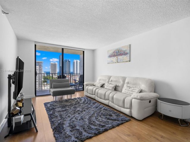 Apartment for rent  Unit #1914 - photo 7437164