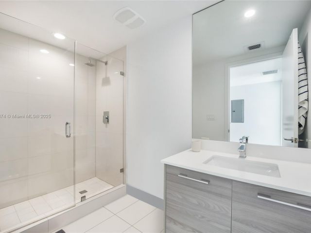 Apartment for sale  Unit #1705 - photo 6416261