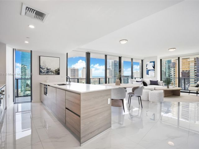 Apartment for sale  Unit #1705 - photo 6416265