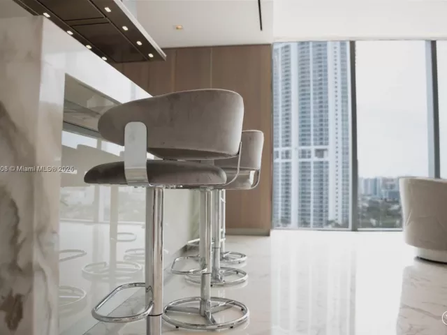 4-bedroom condo for sale in Sunny Isles Beach - 18501 Collins Ave 1104 - MondialRealty