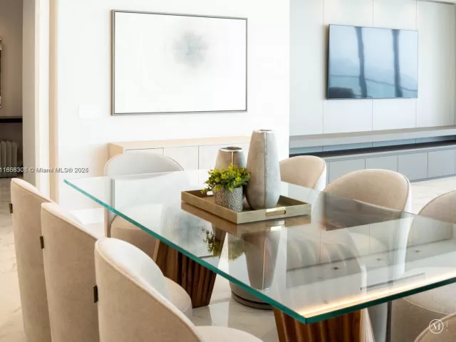 4-bedroom condo for sale in Sunny Isles Beach - 18501 Collins Ave 1104 - MondialRealty