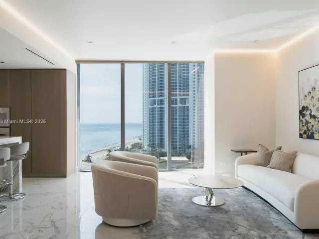 4-bedroom condo for sale in Sunny Isles Beach - 18501 Collins Ave 1104 - MondialRealty
