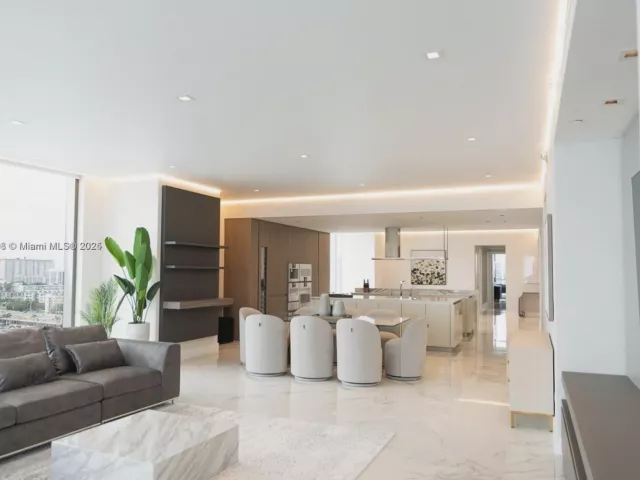 4-bedroom condo for sale in Sunny Isles Beach - 18501 Collins Ave 1104 - MondialRealty