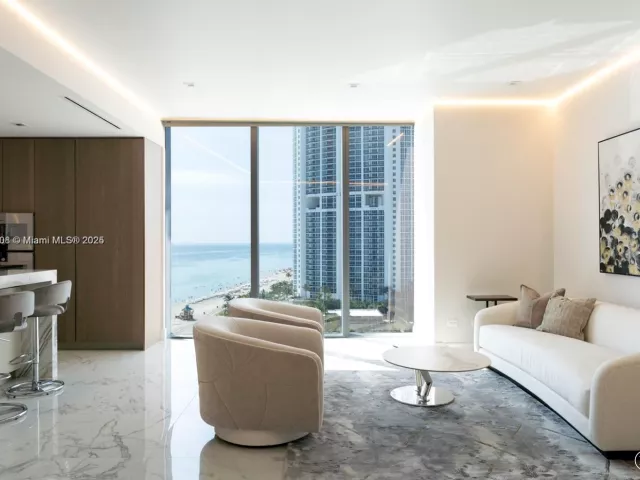 4-bedroom condo for sale in Sunny Isles Beach - 18501 Collins Ave 1104 - MondialRealty