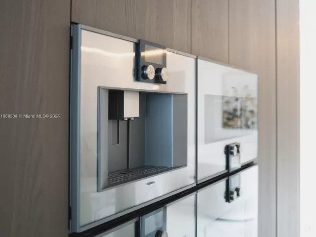 4-bedroom condo for sale in Sunny Isles Beach - 18501 Collins Ave 1104 - MondialRealty