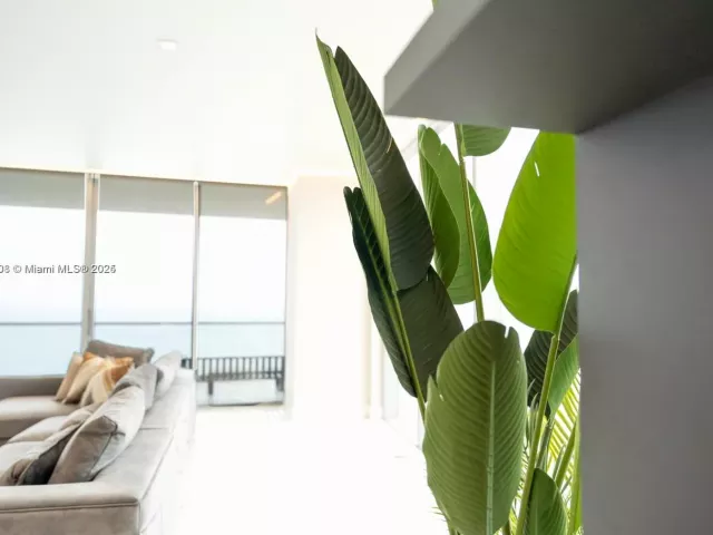 4-bedroom condo for sale in Sunny Isles Beach - 18501 Collins Ave 1104 - MondialRealty