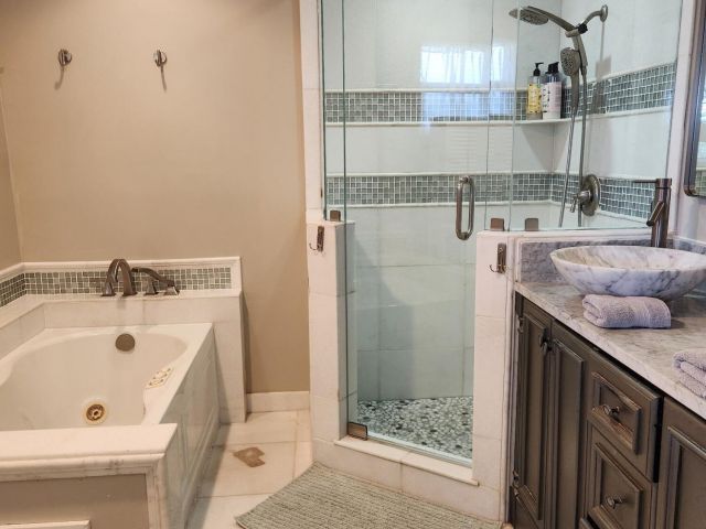 Home for rent at 3250 Lakeview Boulevard - photo 6425233