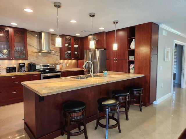 Home for rent at 3250 Lakeview Boulevard - photo 6425240