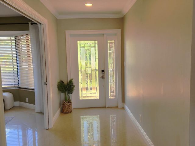 Home for rent at 3250 Lakeview Boulevard - photo 6425241