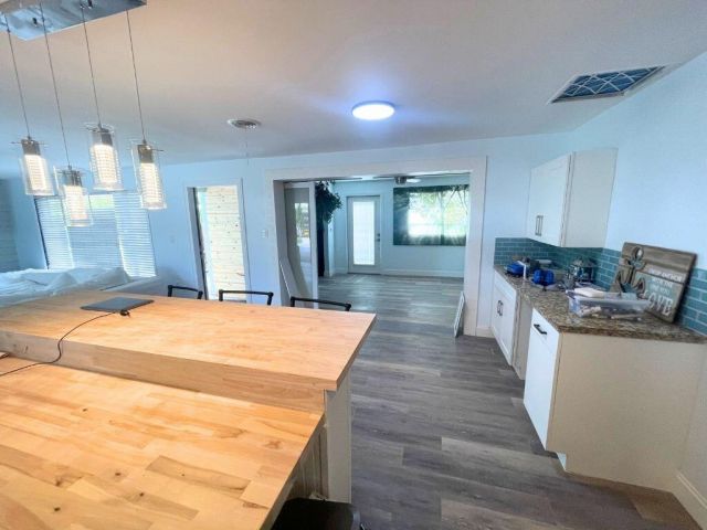 Home for sale at 1710 SW 6th Avenue - photo 6491046