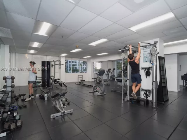 1-bedroom condo for sale in Miami Beach - 5601 Collins Ave 1204 - MondialRealty