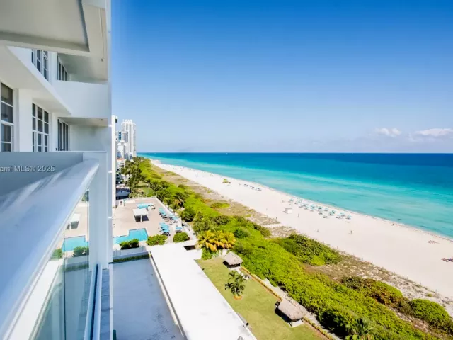 1-bedroom condo for sale in Miami Beach - 5601 Collins Ave 1204 - MondialRealty
