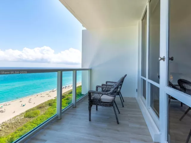 1-bedroom condo for sale in Miami Beach - 5601 Collins Ave 1204 - MondialRealty