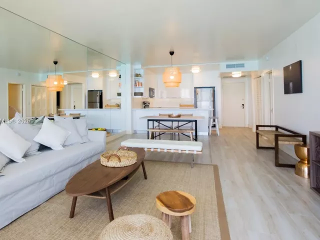 1-bedroom condo for sale in Miami Beach - 5601 Collins Ave 1204 - MondialRealty