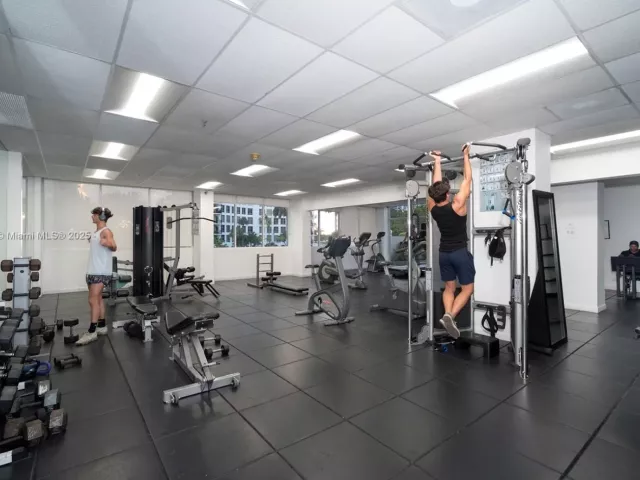 1-bedroom condo for sale in Miami Beach - 5601 Collins Ave 1204 - MondialRealty