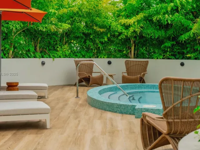 3-bedroom condo for rent in Miami - 700 NE 24th St 2705 - MondialRealty