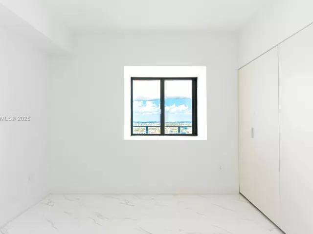 3-bedroom condo for rent in Miami - 700 NE 24th St 2705 - MondialRealty