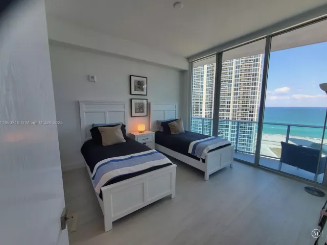 2-bedroom condo for sale in Sunny Isles Beach - 17550 Collins Ave 1403 - MondialRealty