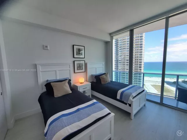 2-bedroom condo for sale in Sunny Isles Beach - 17550 Collins Ave 1403 - MondialRealty