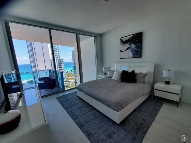 2-bedroom condo for sale in Sunny Isles Beach - 17550 Collins Ave 1403 - MondialRealty