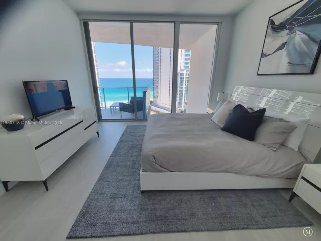 2-bedroom condo for sale in Sunny Isles Beach - 17550 Collins Ave 1403 - MondialRealty